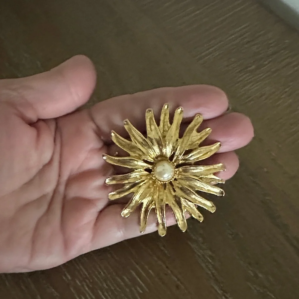 Vintage Gold Floral Brooch with Pearl Accent